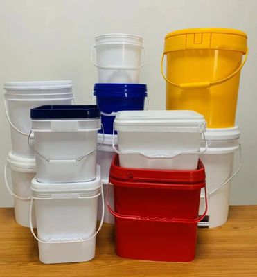 चिकनी सतह 1.5 मिमी प्लास्टिक बाल्टी सील ढक्कन और धातु संभाल के साथ पानी पेंट खाद्य रासायनिक कोटिंग के लिए