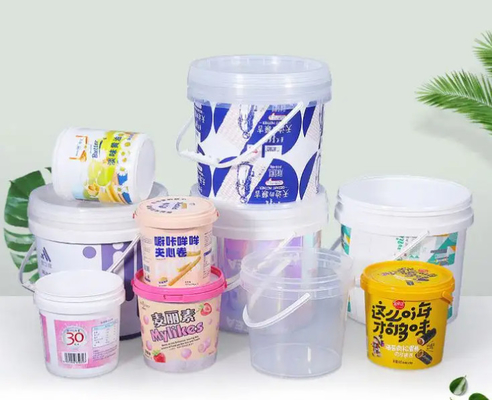 अनुकूलन योग्य लोगो के साथ विभिन्न क्षमताओं में चिकनी सतह प्लास्टिक गोल बाल्टी