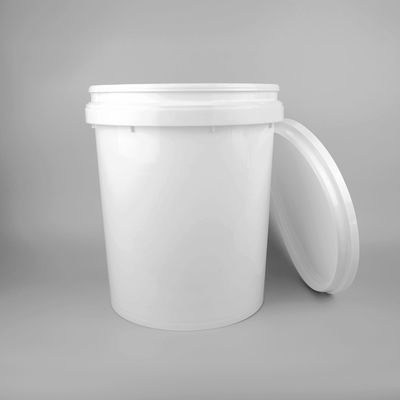 सफेद 20 लीटर 5 गैलन प्लास्टिक की बाल्टी ढक्कन पर स्नैप के साथ गोल आकार